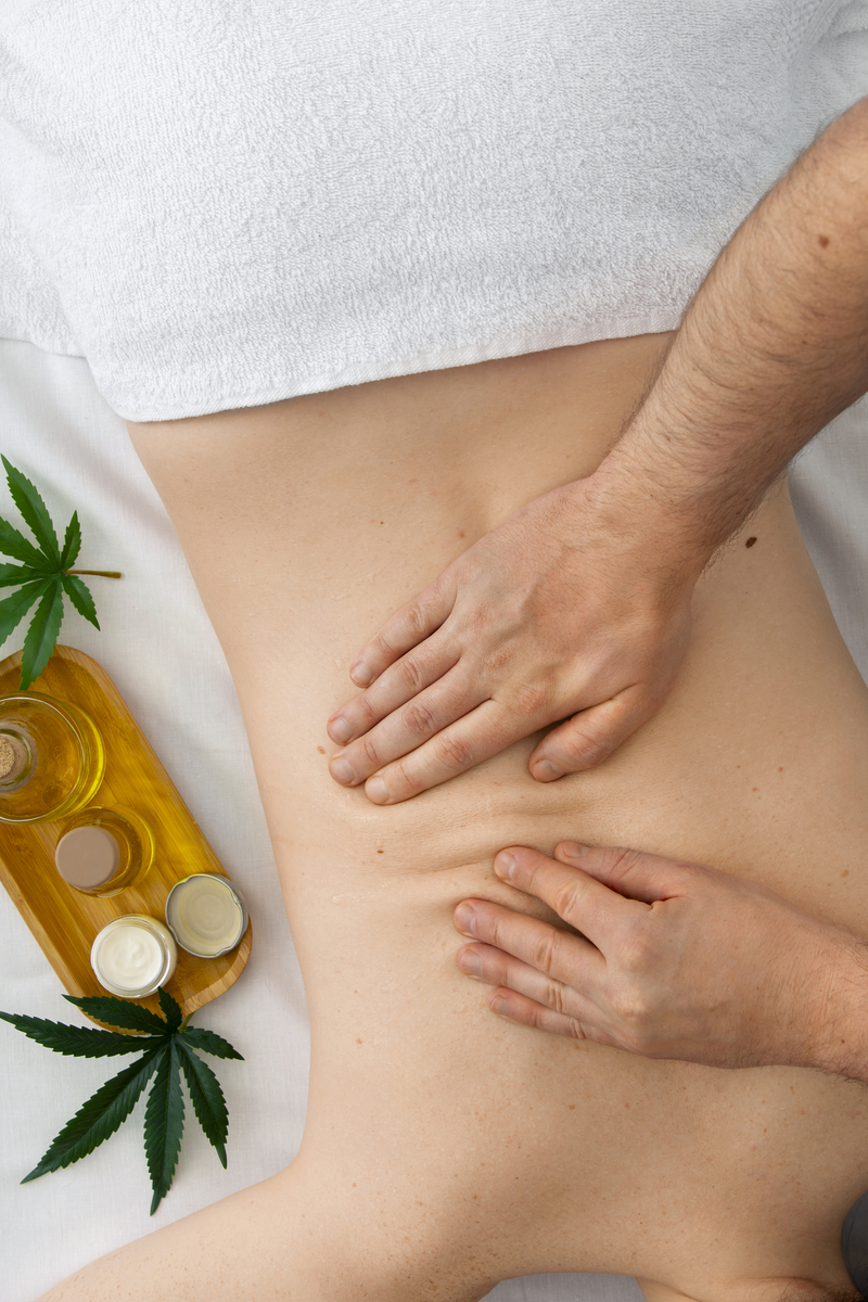 top-view-patient-getting-cbd-treatment (2) top-view-patient-getting-cbd-treatment (2)